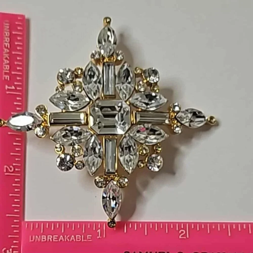 Signed Vintage Trifari - Picture 3 of 3